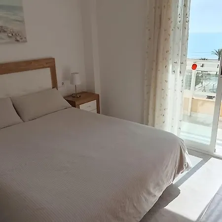 Centrico En La Playa Con Piscina. * Peniscola